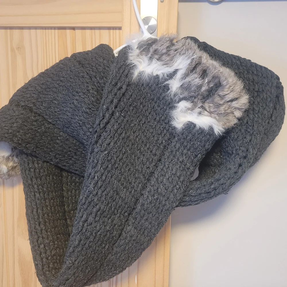 Rabbit Fur Knit Scarf With Gifted Tote Bag - Picture 9 of 13